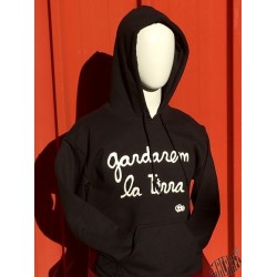 Sweat à capuche en occitan Gardarem la Tèrra noir