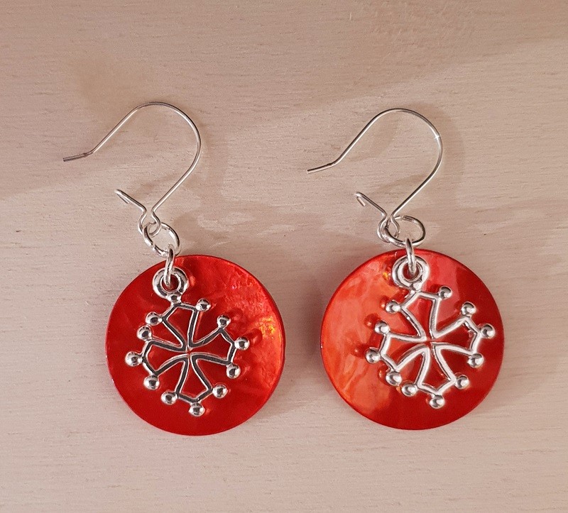 boucles d'oreilles nacre et croix occitane