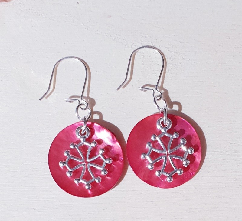 boucles d'oreilles nacre et croix occitane