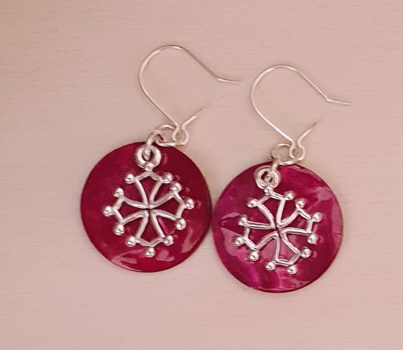 boucles d'oreilles nacre et croix occitane