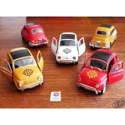 Fiat 500 miniature et croix occitane