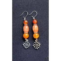 Boucles d'oreilles croix oc perles pierre et verre en dégradé orange