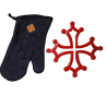 Lot dessous de plat croix occitane ajourée et gant cuisine
