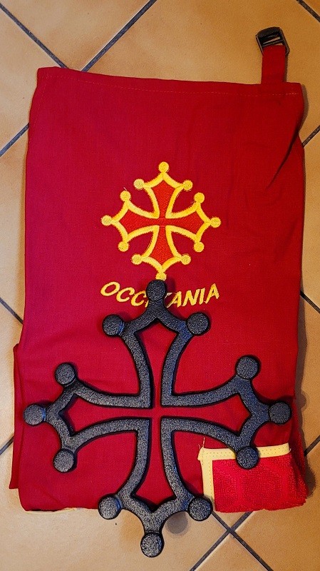 Lot tablier cuisine et dessous-de-plat fonte croix occitane