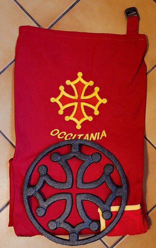 Lot tablier cuisine et dessous-de-plat fonte croix occitane