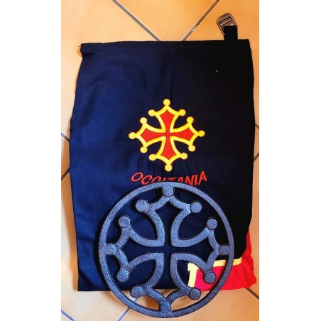 Lot tablier  noir et dessous de plat cerclé croix occitane