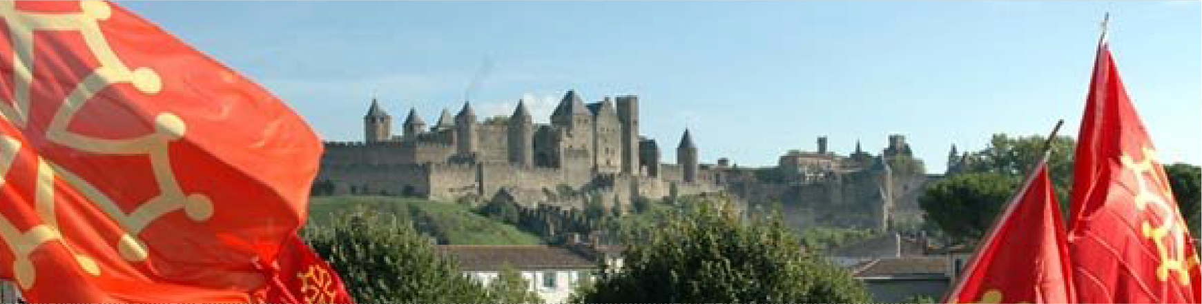 Rassemblement occitan devant la cité médiévale de Carcassonne