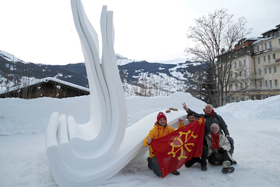 Champion du monde sculpture sur Neige